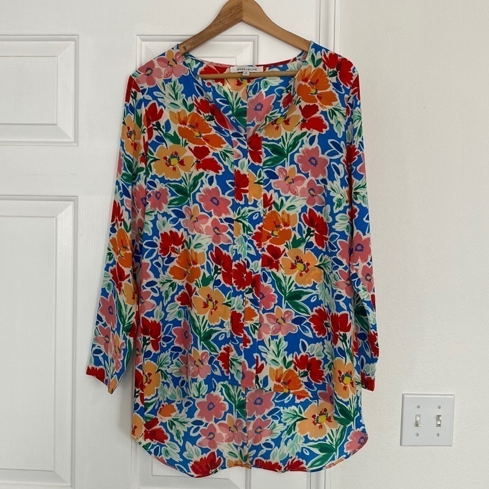 Floral Rose + Olive tropical tunic top with tuxedo back.
